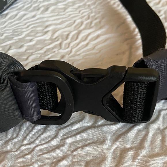 Onyx M-16 Belt Pack in Dark Gray - Picture 10 of 12